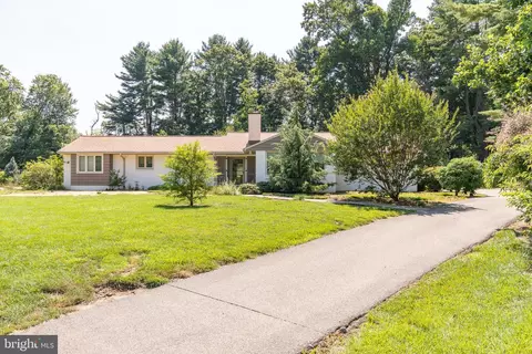 112 Brook Valley Rd, Wilmington, DE 19807