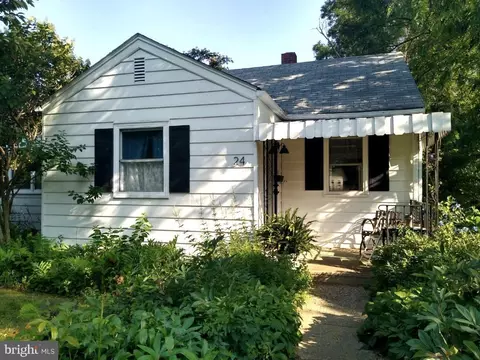 24 Lasalle Ave, New Castle, DE 19720