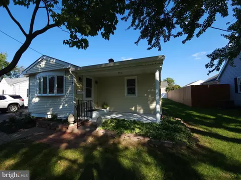 20 Hillview Ave, New Castle, DE 19720