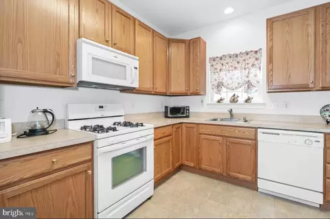 71 Devalinder Dr, Newark, DE 19702 photo 9