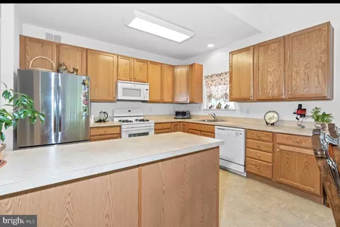 71 Devalinder Dr, Newark, DE 19702 photo 8