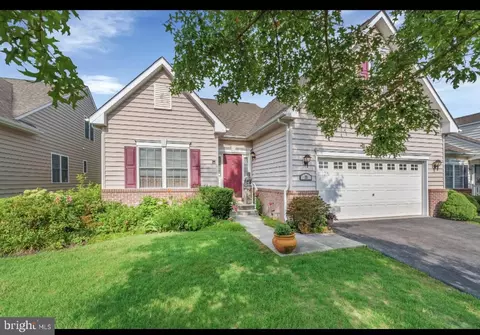 71 Devalinder Dr, Newark, DE 19702