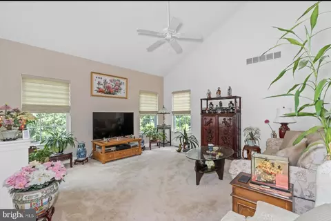 71 Devalinder Dr, Newark, DE 19702 photo 5