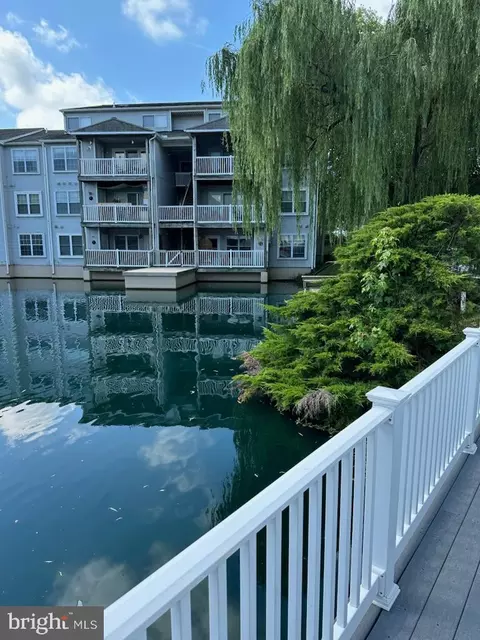 100 Waters Edge Dr #1, Newark, DE 19702