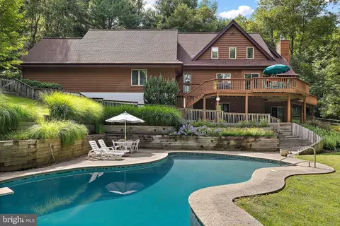 12 Foxhill Ln, Greenville, DE 19807