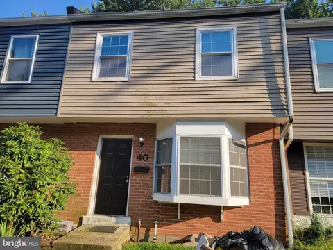 40 Gilbert Ct, Newark, DE 19713