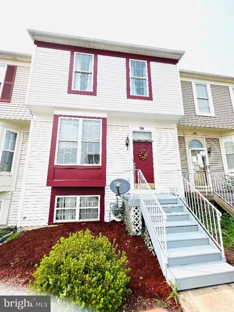 30 Denny Cir, Newark, DE 19702