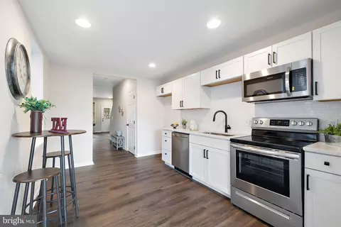 1206 Maple St, Wilmington, DE 19805