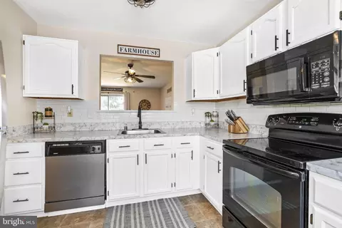 1004 San Remo Ct, Bear, DE 19701 photo 8