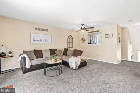 1004 San Remo Ct, Bear, DE 19701 photo 5