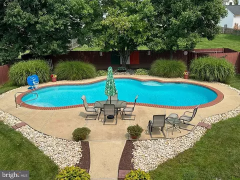 103 Avignon Ct, Newark, DE 19702