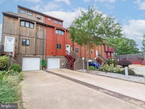 7 Servan Ct, Wilmington, DE 19805