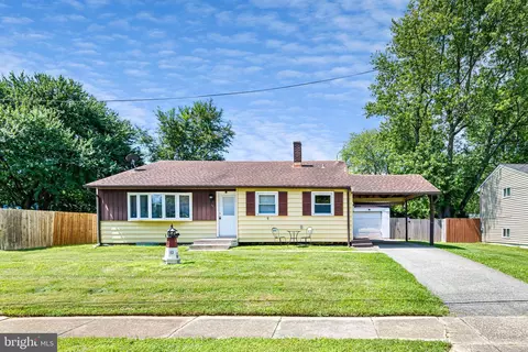 19 Carole Rd, Newark, DE 19713