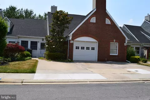 42 W Village Rd, Newark, DE 19713