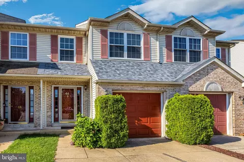 44 Woodcrest Ct, Newark, DE 19702