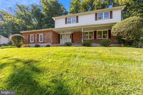 29 Blue Jay Dr, Newark, DE 19713 photo 2