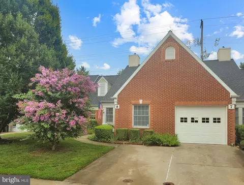 8 E Village Rd #8, Newark, DE 19713