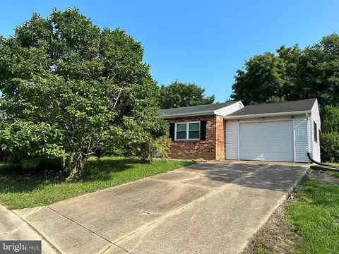 14 Burns Way, Newark, DE 19702