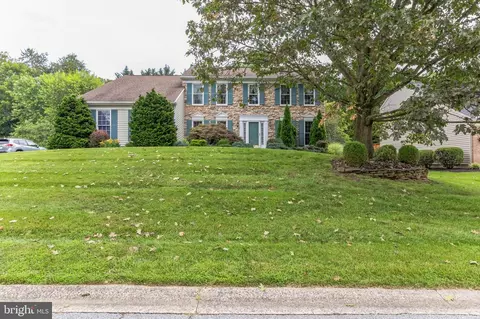 8 Woodpecker Rd, Newark, DE 19711