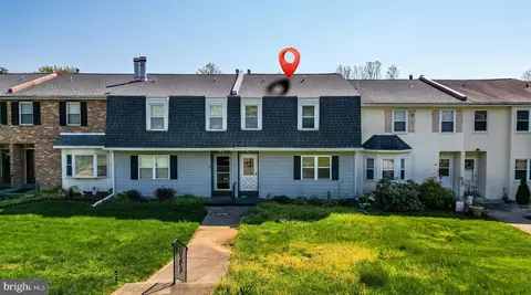 6 E Green Valley Cir, Newark, DE 19711