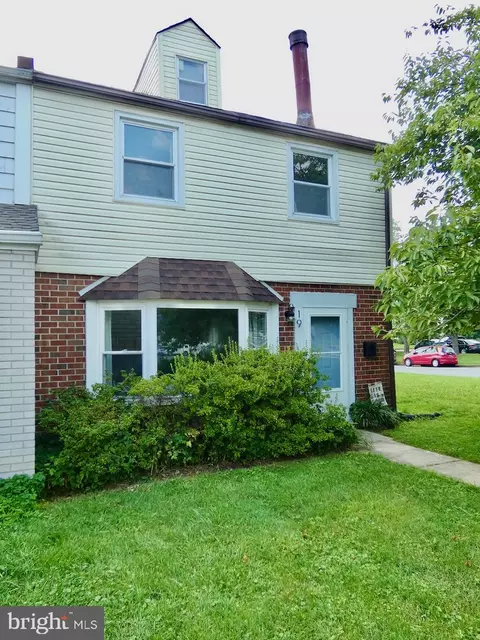 19 Nathan Hale Ct, Newark, DE 19711