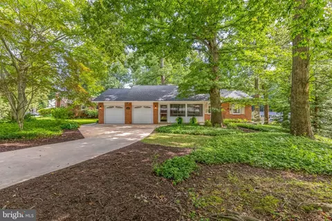 125 Saint Regis Dr, Newark, DE 19711