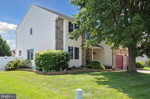 23 Wellspring Dr, Bear, DE 19701 photo 2
