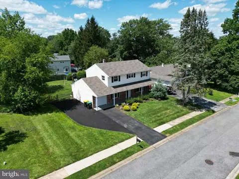2203 Regal Dr, Wilmington, DE 19810