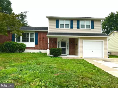 9 Donwood Dr, New Castle, DE 19720