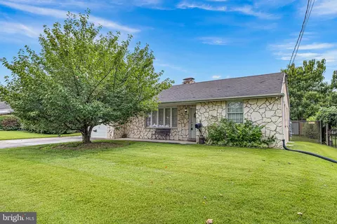127 Landers Ln, New Castle, DE 19720
