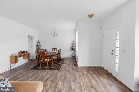 4 Iris Cir, Bear, DE 19701 photo 6