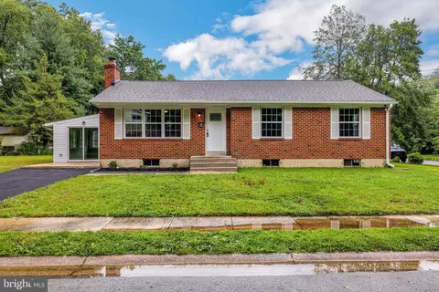 1 Meadow Ln, New Castle, DE 19720