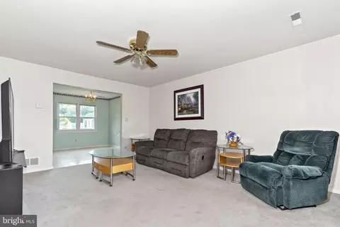 137 Diminish Dr, Newark, DE 19713 photo 7