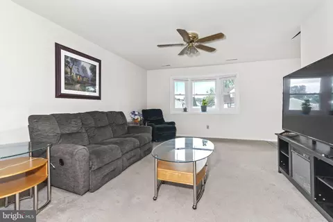 137 Diminish Dr, Newark, DE 19713 photo 6