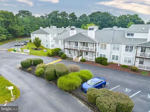 1900 Waters Edge Dr, Newark, DE 19702