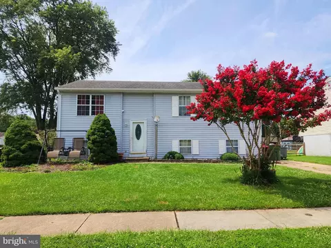 9 Sue Ln, Newark, DE 19711