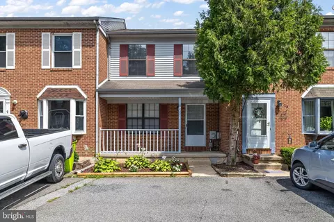 11 Laird Ln, New Castle, DE 19720