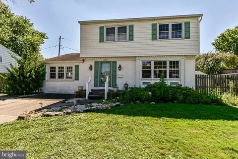 2015 Oak St, Wilmington, DE 19808