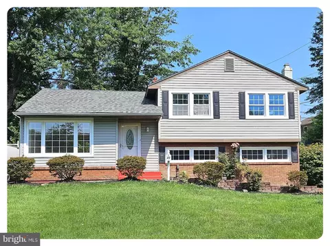 25 E Avon Dr, Claymont, DE 19703