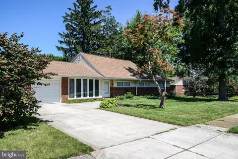 1002 Parkside Dr, Wilmington, DE 19803