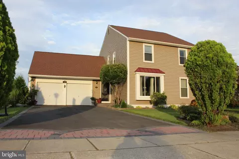 45 N Kingscroft Dr, Bear, DE 19701