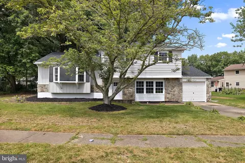 2611 Bradwood Rd, Wilmington, DE 19810