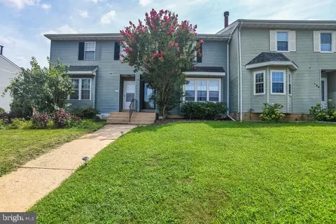136 E Green Valley Cir, Newark, DE 19711