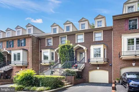 16 Rockford Mews Ct, Wilmington, DE 19806