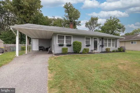 22 W Stephen Dr, Newark, DE 19713 photo 2