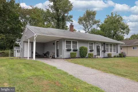 22 W Stephen Dr, Newark, DE 19713
