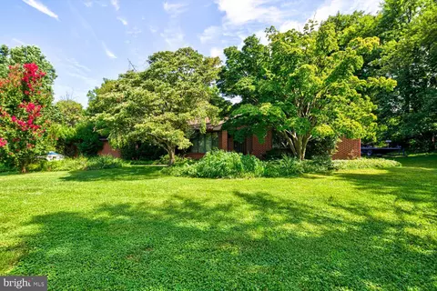 2 Solar Ct, Newark, DE 19711