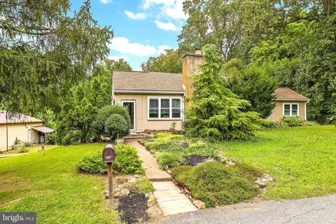 306 Rothwell Dr, Wilmington, DE 19804