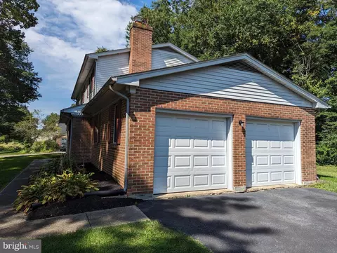 648 Clifton Dr, Bear, DE 19701 photo 2