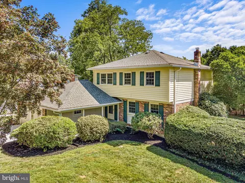 15 Henderson Hill Rd, Newark, DE 19711